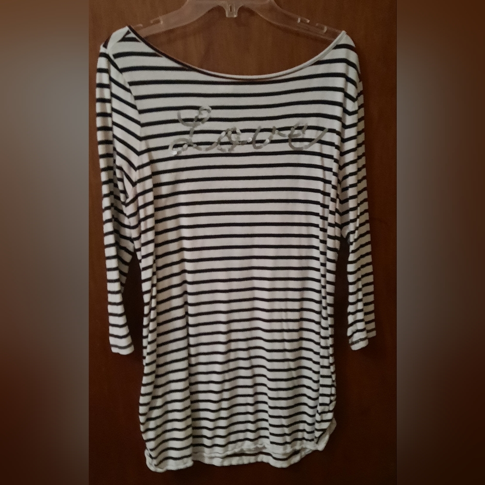 Old Navy black and white shirt. Size Large. Shirt says Love